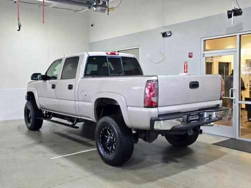 2005 Chevrolet Silverado 2500 LT H/D Crew Cab
