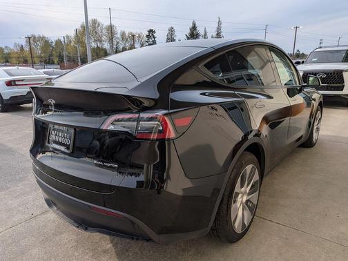 Black 2022 Tesla Model Y Long Range Dual Motor All-Wheel Drive