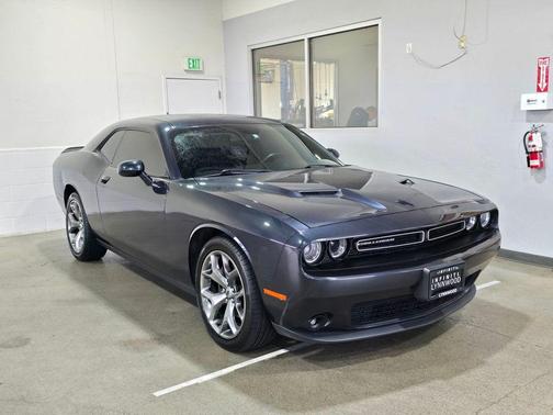 2017 Dodge Challenger SXT