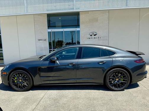 2018 Porsche Panamera E-Hybrid 4