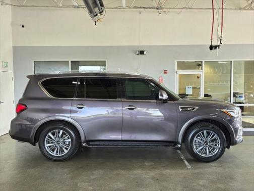 2022 INFINITI QX80 Luxe
