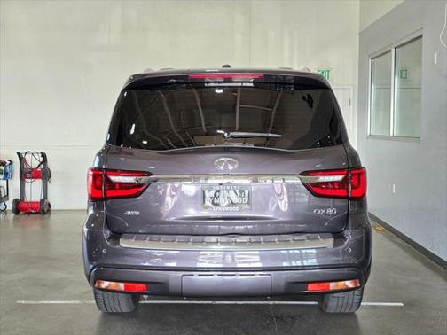 2022 INFINITI QX80 Luxe