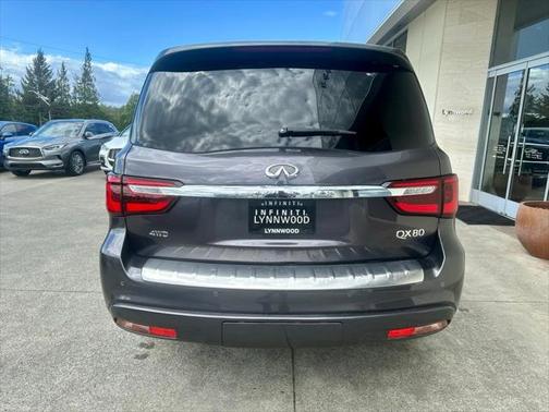 2022 INFINITI QX80 Luxe