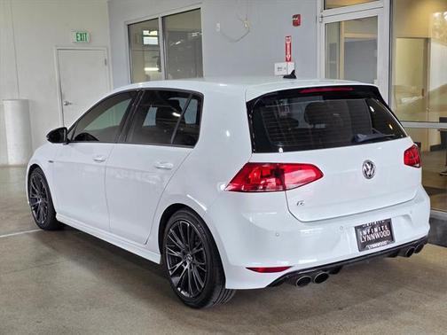 2016 Volkswagen Golf R 4-Door
