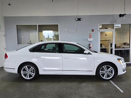 2015 Volkswagen Passat 1.8T Auto SE w/Sunroof & Nav