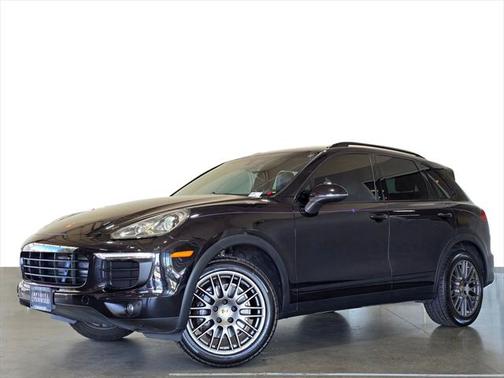 2017 Porsche Cayenne Platinum Edition