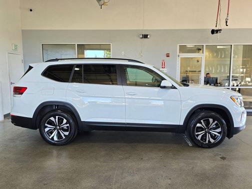 2024 Volkswagen Atlas 2.0T SE