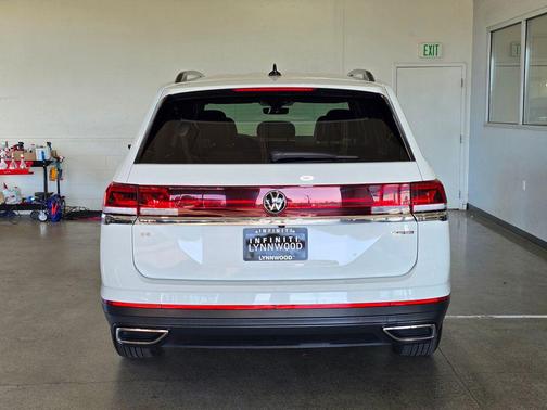 2024 Volkswagen Atlas 2.0T SE