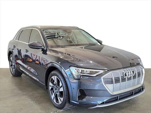 2022 Audi e-tron Premium Plus