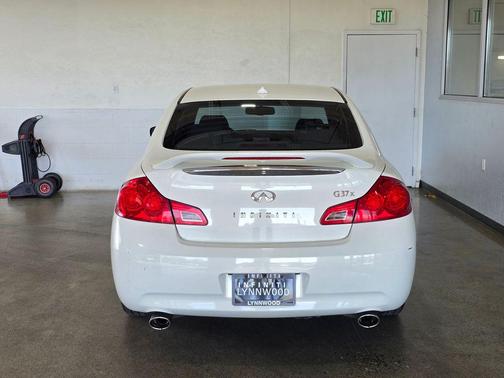 Moonlight White Pearl 2009 INFINITI G37x Base