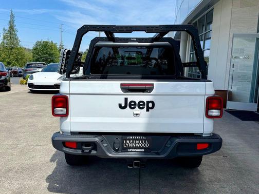Bright White Clearcoat 2023 Jeep Gladiator Sport S