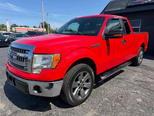 Red 2013 Ford F-150 XLT