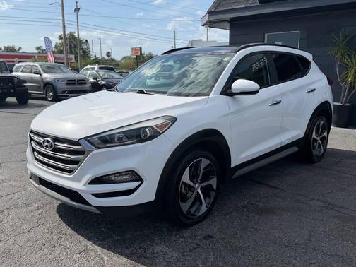 Dazzling White 2017 Hyundai TUCSON Limited
