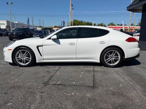 2015 Porsche Panamera 4