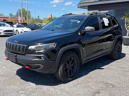 Diamond Black Crystal Pearlcoat 2019 Jeep Cherokee Trailhawk