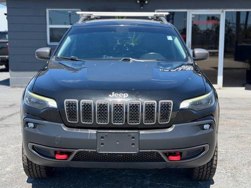 Diamond Black Crystal Pearlcoat 2019 Jeep Cherokee Trailhawk