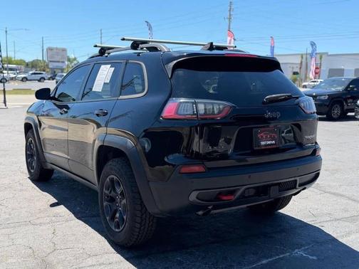 Diamond Black Crystal Pearlcoat 2019 Jeep Cherokee Trailhawk