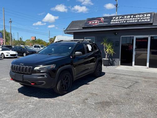 Diamond Black Crystal Pearlcoat 2019 Jeep Cherokee Trailhawk