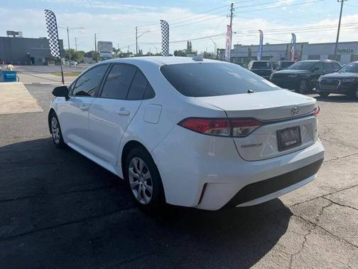 Super White 2021 Toyota Corolla LE