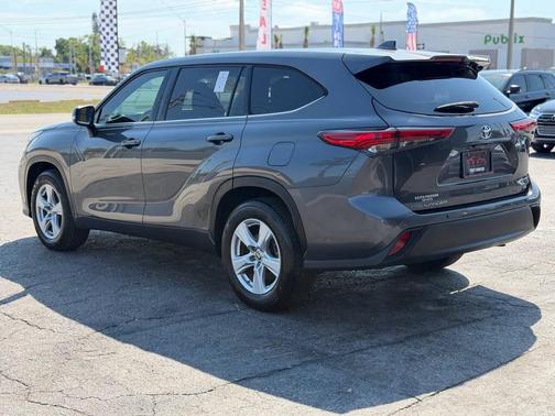 Magnetic Gray Metallic 2021 Toyota Highlander LE
