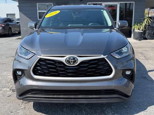 Magnetic Gray Metallic 2021 Toyota Highlander LE