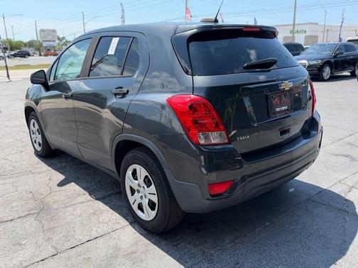 Nightfall Gray Metallic 2019 Chevrolet Trax LS