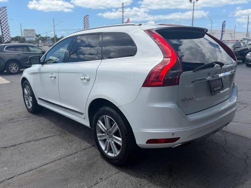 Crystal White Pearl Metallic 2017 Volvo XC60 T5 Inscription