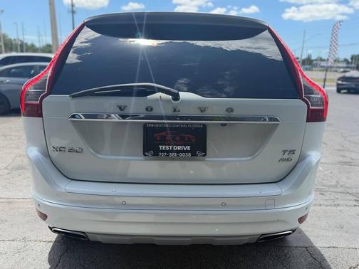 Crystal White Pearl Metallic 2017 Volvo XC60 T5 Inscription