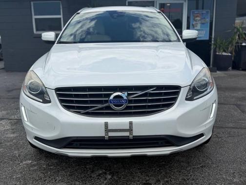 Crystal White Pearl Metallic 2017 Volvo XC60 T5 Inscription