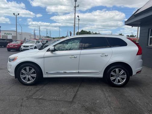 Crystal White Pearl Metallic 2017 Volvo XC60 T5 Inscription