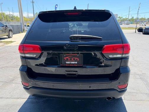 Diamond Black Crystal Pearlcoat 2018 Jeep Grand Cherokee Limited