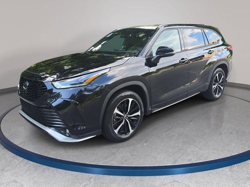 Midnight Black Metallic 2021 Toyota Highlander XSE