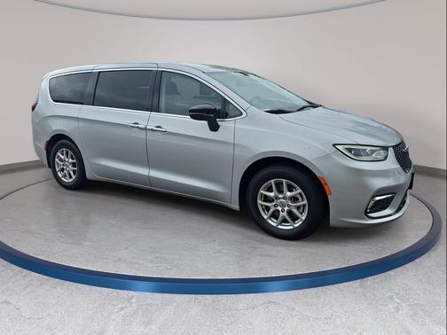 Silver Mist Clearcoat 2024 Chrysler Pacifica Touring L