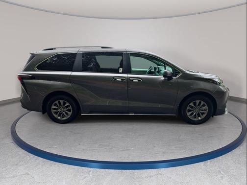 Predawn Gray Mica 2024 Toyota Sienna XLE