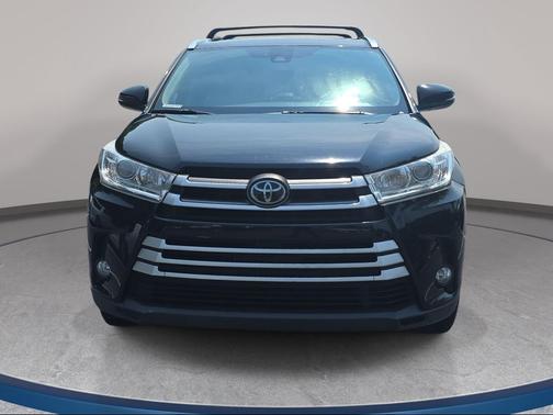 Midnight Black Metallic 2017 Toyota Highlander XLE