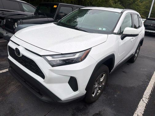 Ice Cap 2025 Toyota RAV4 XLE
