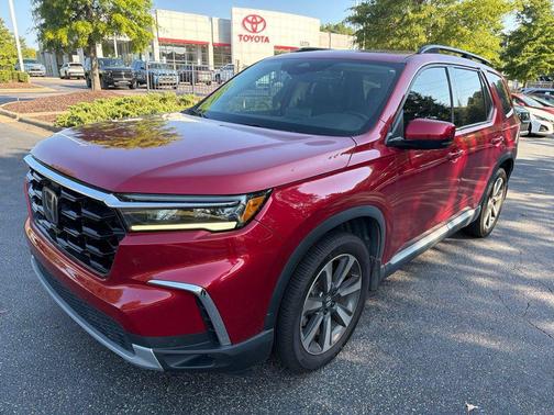 Radiant Red Metallic II 2023 Honda Pilot Touring 8-Passenger
