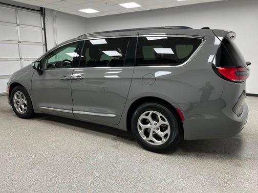 Ceramic Gray Clearcoat 2023 Chrysler Pacifica Limited