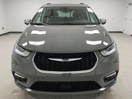 Ceramic Gray Clearcoat 2023 Chrysler Pacifica Limited