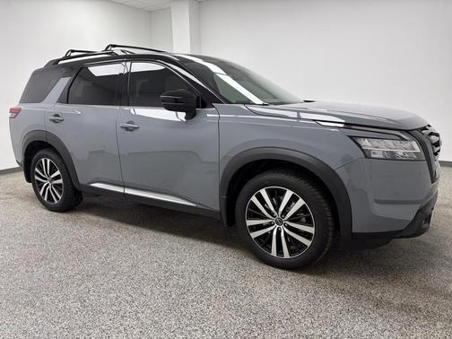 2023 Nissan Pathfinder Platinum 4WD