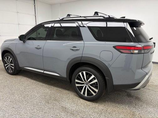 2023 Nissan Pathfinder Platinum 4WD