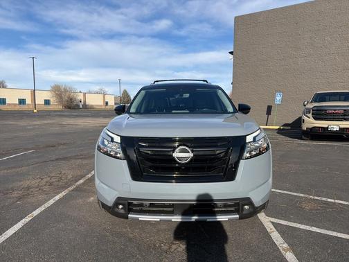 2023 Nissan Pathfinder Platinum 4WD