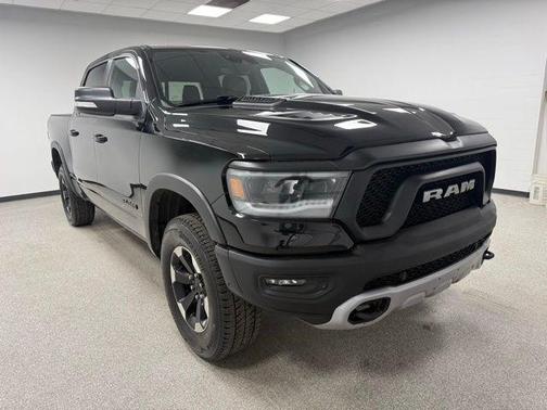 Diamond Black Crystal Pearlcoat 2022 RAM 1500 Rebel