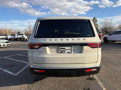 2022 Jeep Wagoneer Series III 4x4