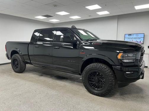 Diamond Black Crystal Pearlcoat 2022 RAM 3500 Limited Mega Cab 4x4 6'4' Box