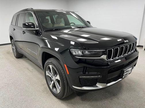 Diamond Black Crystal Pearlcoat 2025 Jeep Grand Cherokee L Limited