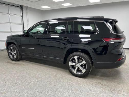 Diamond Black Crystal Pearlcoat 2025 Jeep Grand Cherokee L Limited
