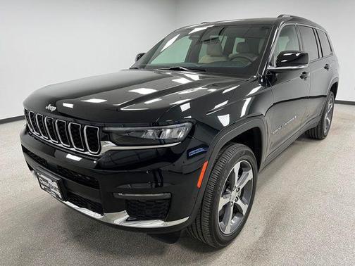 Diamond Black Crystal Pearlcoat 2025 Jeep Grand Cherokee L Limited