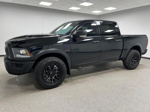 Diamond Black Crystal Pearlcoat 2022 RAM 1500 Classic SLT
