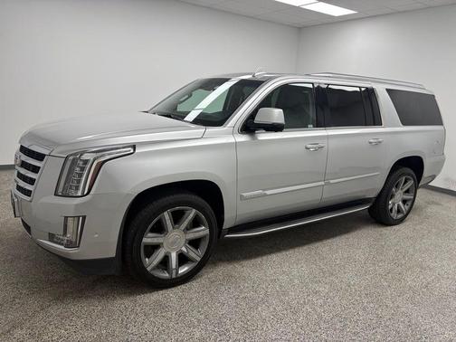 Radiant Silver Metallic 2017 Cadillac Escalade ESV Luxury